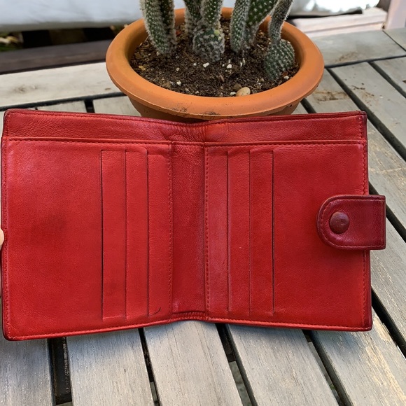 💖SOLD💖CHANEL W-lock compact wallet in lambskin - Picture 3 of 14